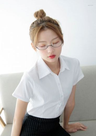 小蜜被两老头吸奶头在线观看_4K全集免费播放